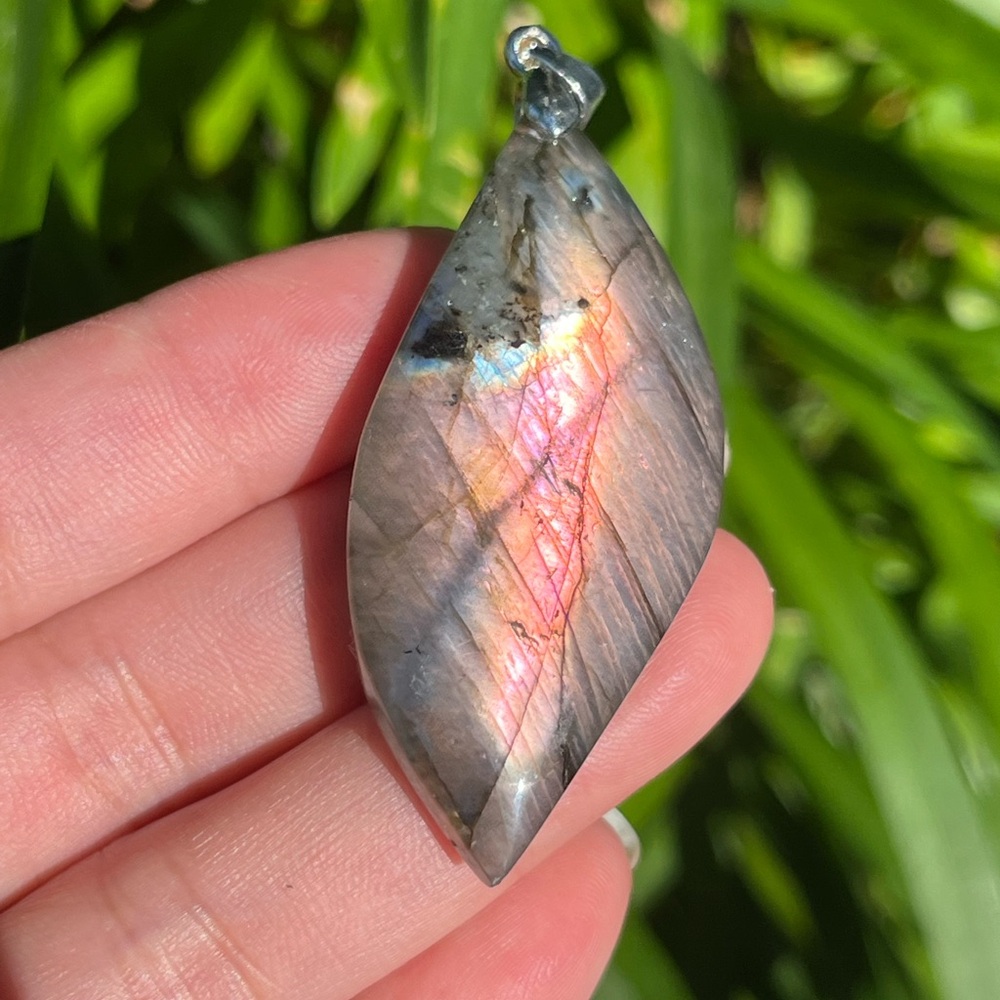 Silver plated pink labradorite pendant 1694